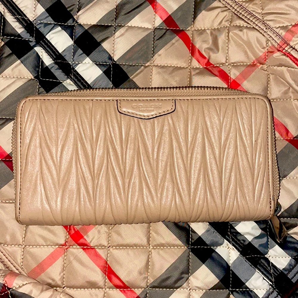 Beautiful leather Coach wallet